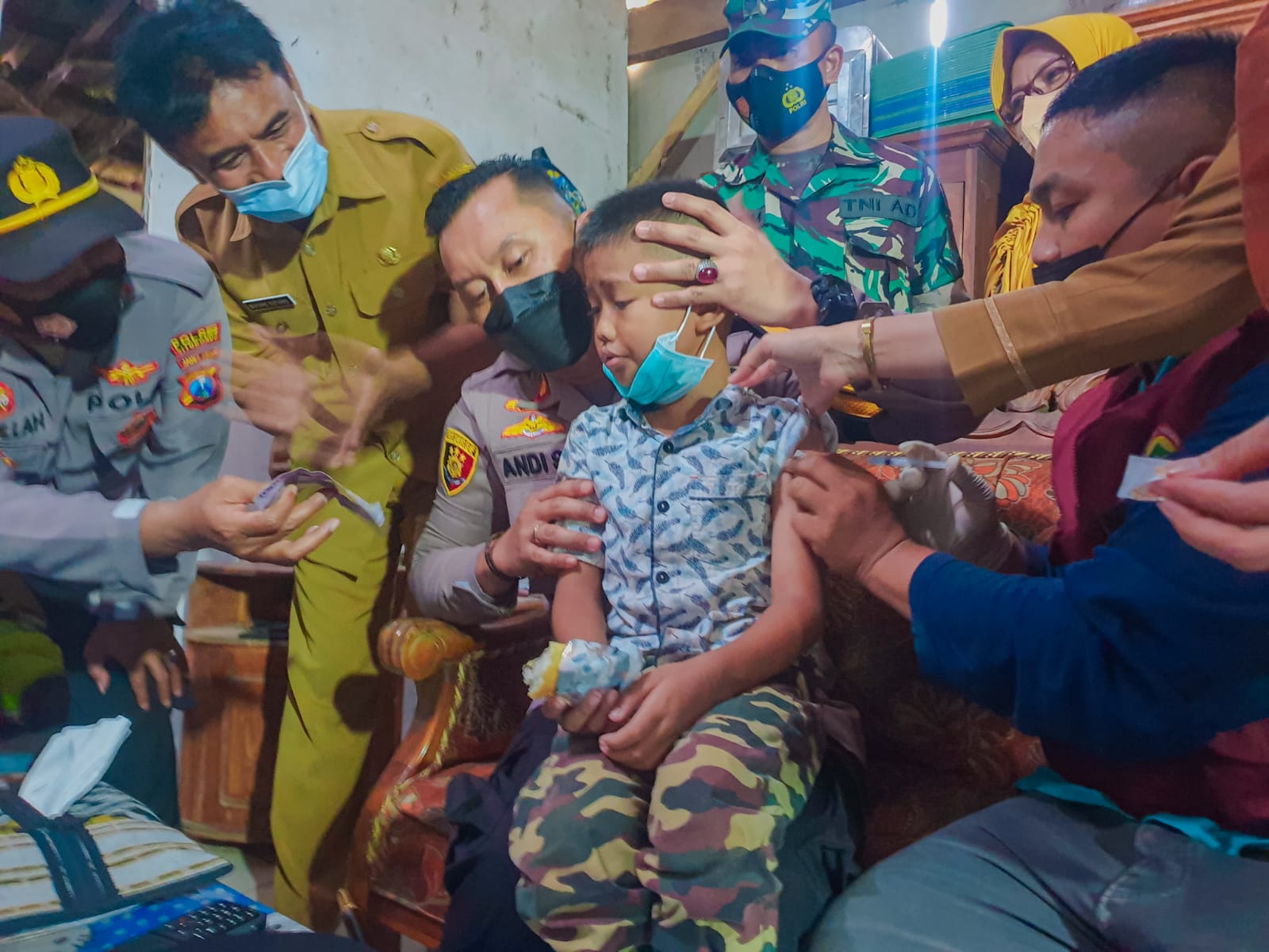 Kapolres Situbondo Proaktif dan Humanis Edukasi Warga Pelosok Desa untuk Vaksinasi