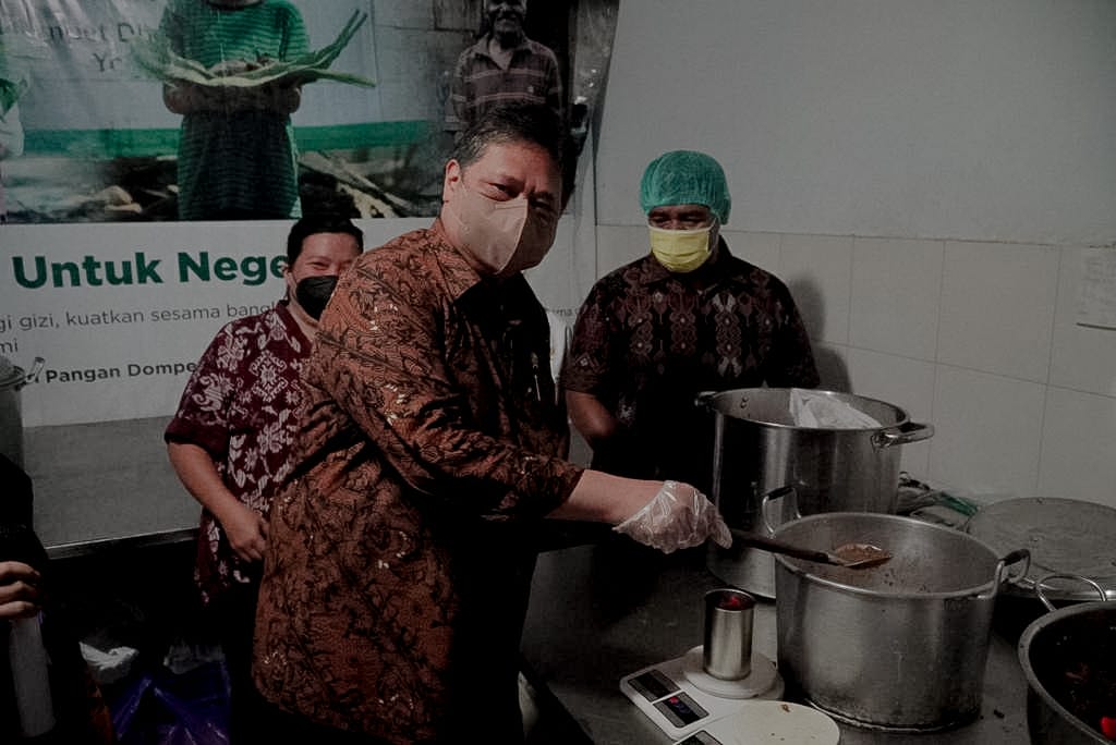 Kunjungi Pabrik Pengalengan Makanan di DIY, Airlangga: UMKM Bisa Go Internasional