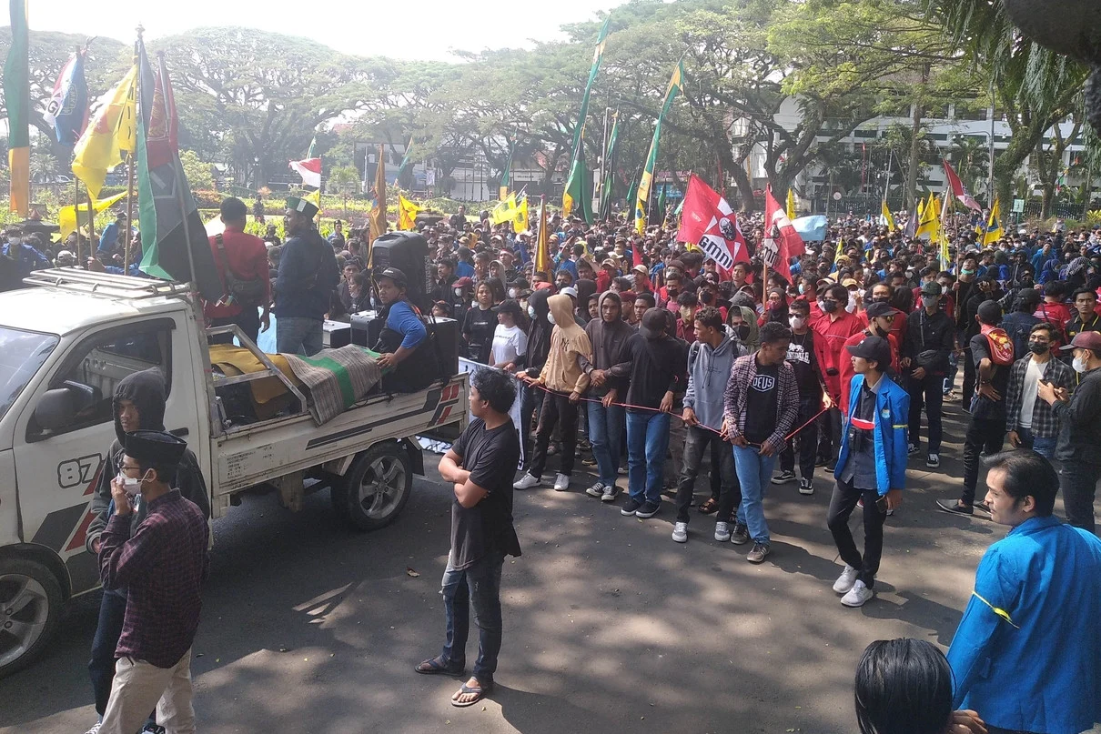 Aksi 11 April Tak Ditanggapi, Mahasiswa di Malang Kembali Gelar Aksi di Kantor DPRD Malang