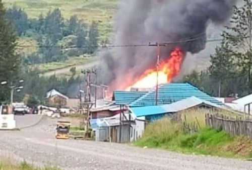 Anggotanya Tewas Ditembak, Kelompok Teroris KKB Balas Dendam dengan Membakar Rumah Warga di Ilaga